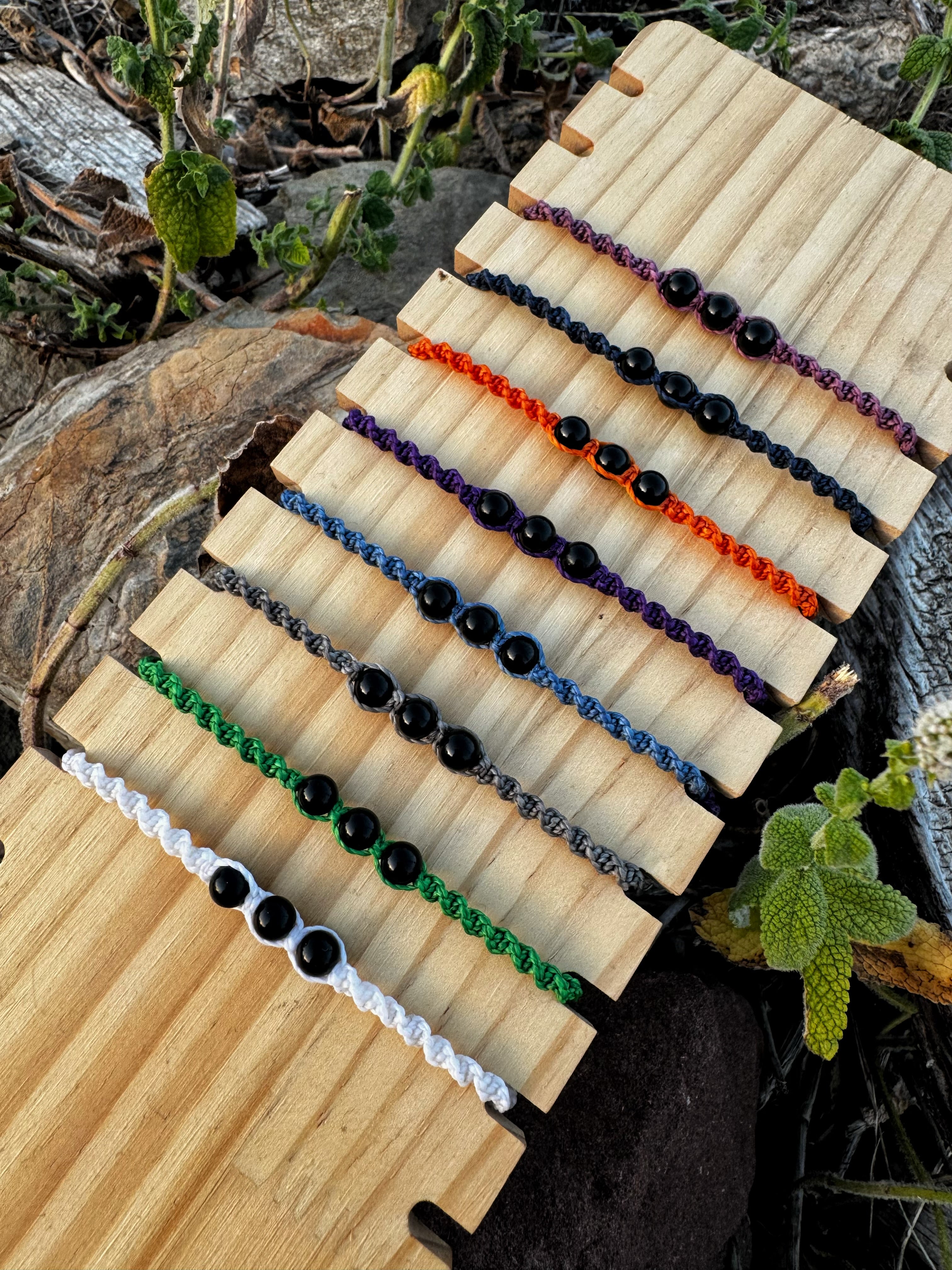 Pulseiras macramé c/Cristal